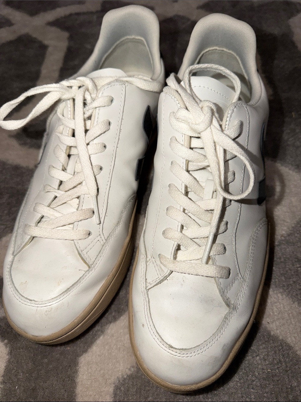 Men’s 11.5 Veja black & white chunky sneakers